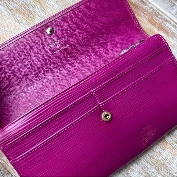 AUTHENTIC Louis Vuitton Monogram Sarah Wallet. Violet - Picture 2 of 15